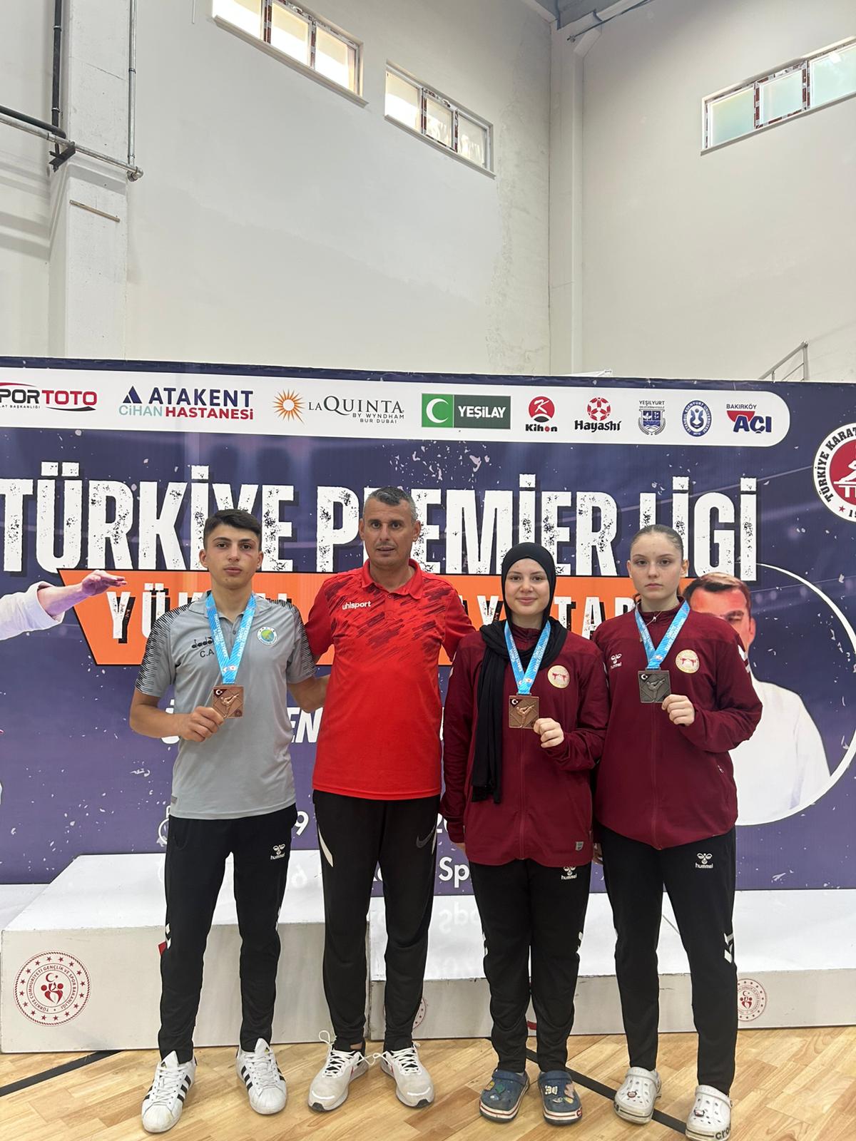 Hendek Karate Spor Kulübü 6 Madalya alarak, şampiyonayı tamamladı