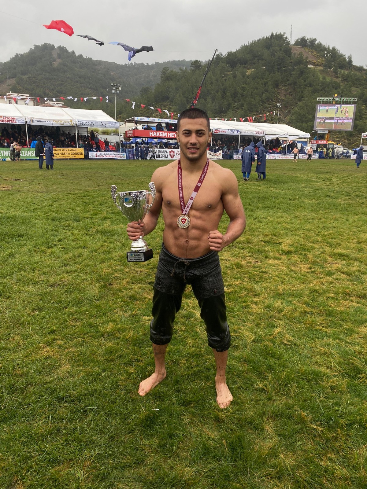 Büyükşehirli sporcular farklı branşlarda kürsüde