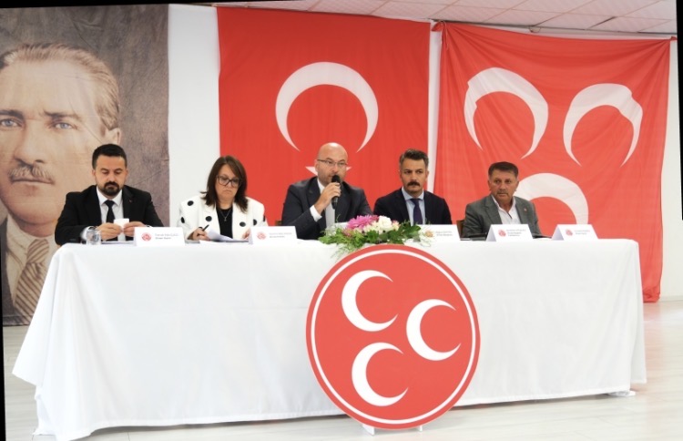 SAKARYA’DA MHP RÜZGÂRI: 16 İLÇEDE SALONLARA SIĞMAYAN KONGRE MARATONU TAMAMLANDI