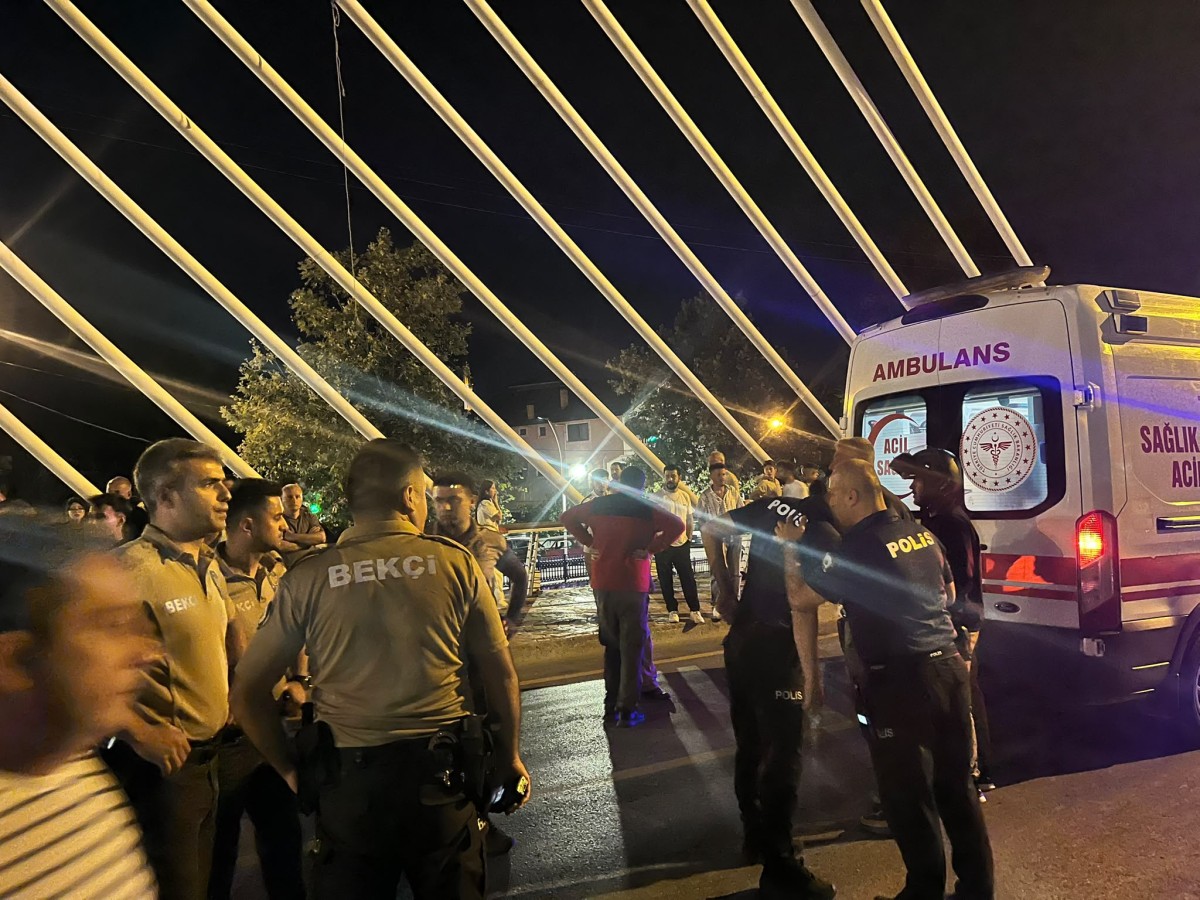 Hendek’te Trafik Kazası: Yaya Halindeki Kadın Yaralandı!